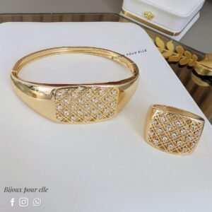 Alternative view of Ensemble bijoux